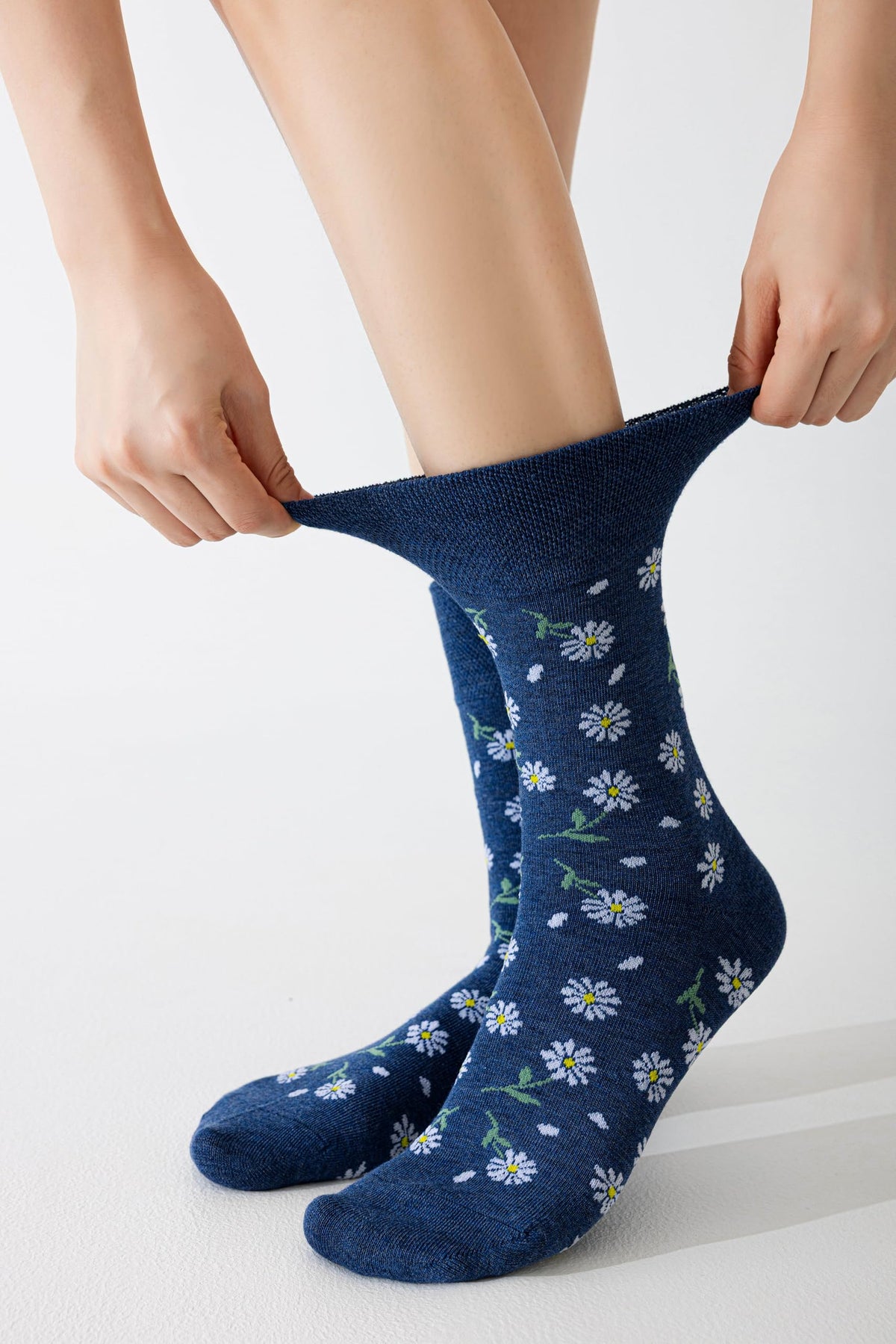 Bamboo Viscose Non Binding Crew Socks, 5 Pairs E405